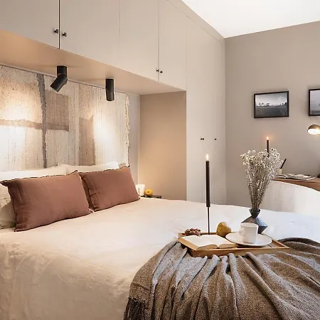 Erill - A Montparnasse Apartment